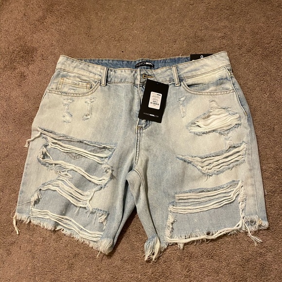 Fashion nova distressed shorts - Picture 3 of 5